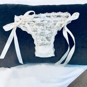 5 for $25! 💋 Hanky Panky Tie Side Panties